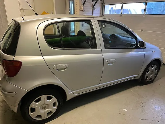Toyota Yaris 2004 photo 4
