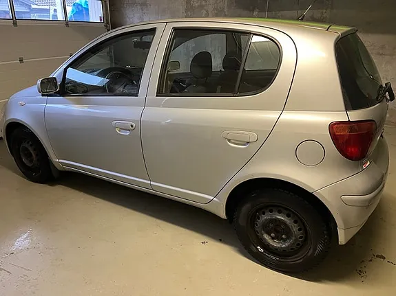 Toyota Yaris 2004 photo 3