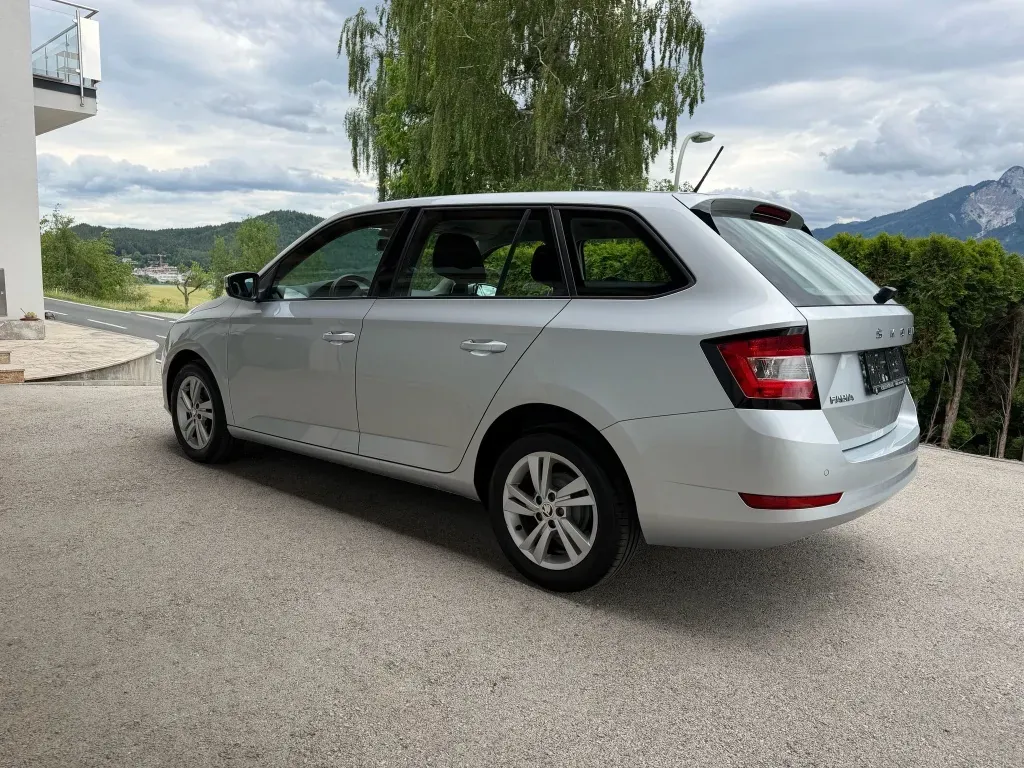 Skoda Fabia 2021 photo 2