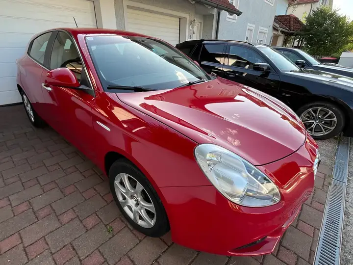 Alfa Romeo Giulietta 2011 photo 2