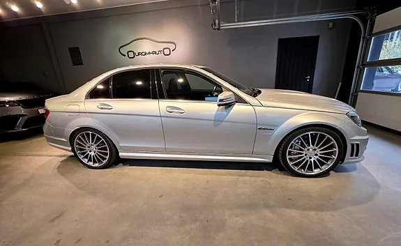 Mercedes-Benz C63 2009 photo 2