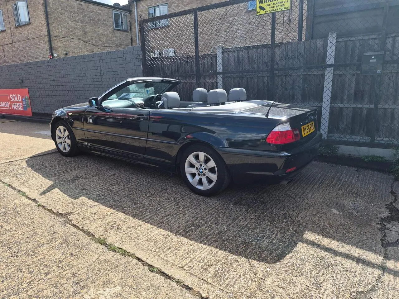 BMW 3 Series 2005 photo 2