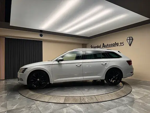 Skoda Superb 2018 photo 2