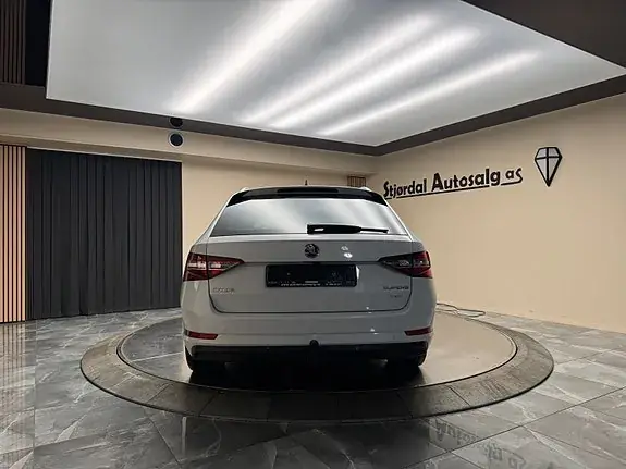Skoda Superb 2018 photo 5