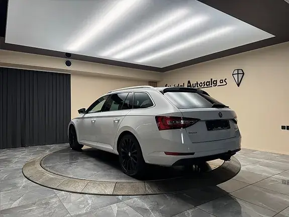Skoda Superb 2018 photo 4