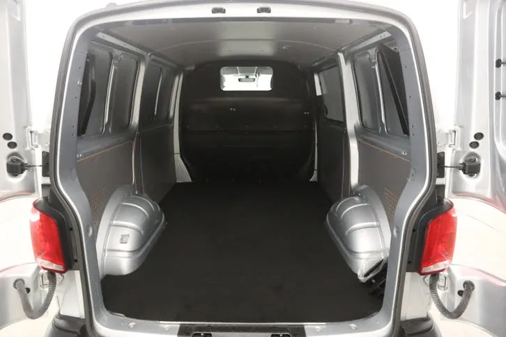 Volkswagen Transporter 2022 photo 3
