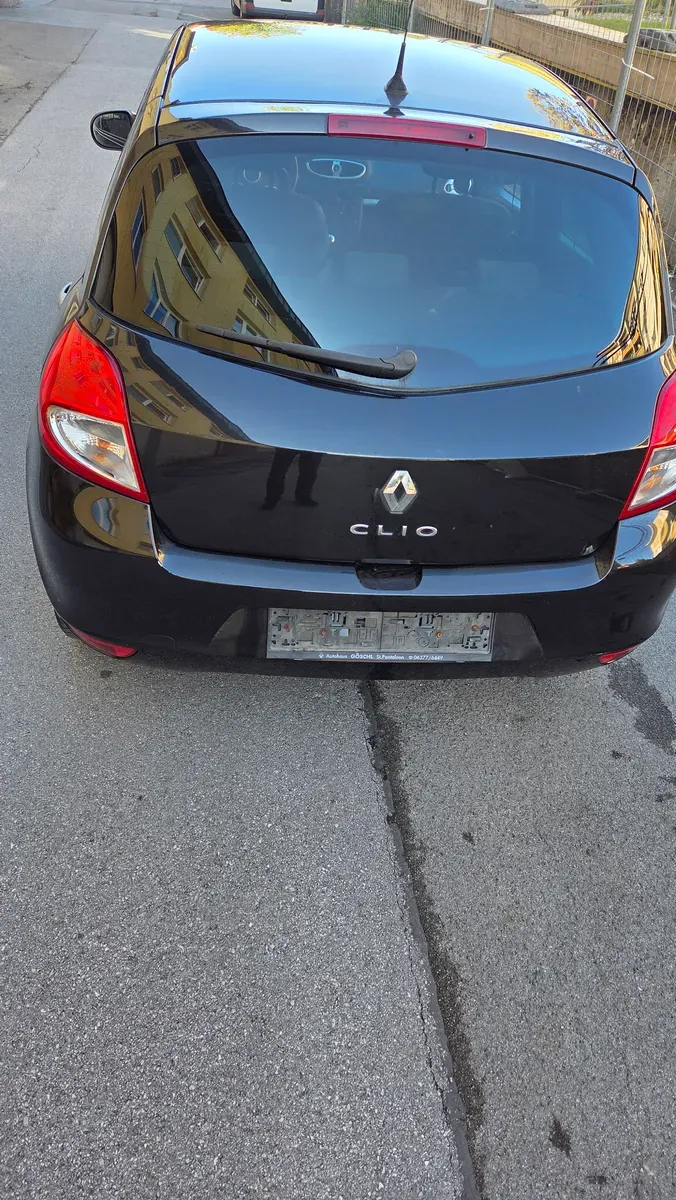 Renault Clio 2010 photo 2