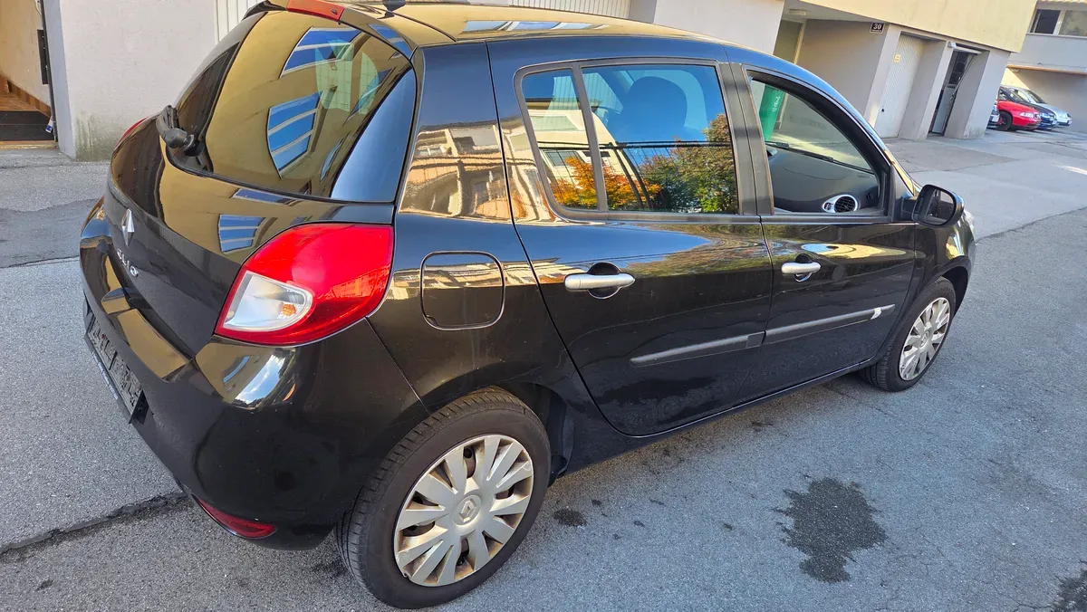 Renault Clio 2010 photo 3