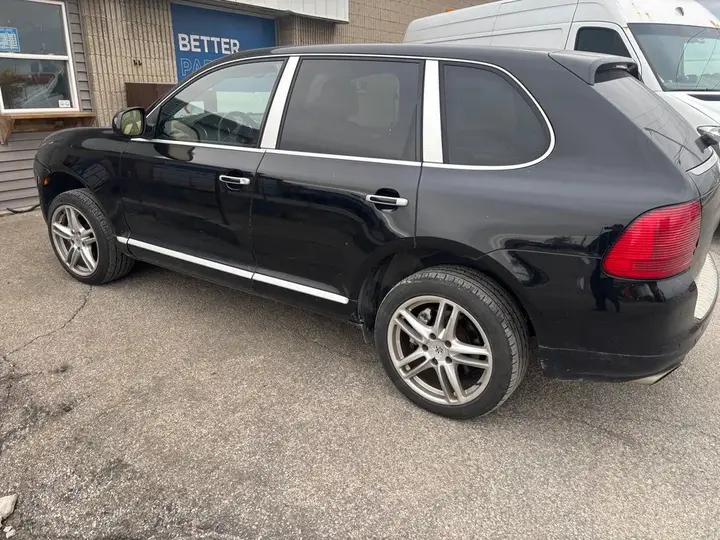Porsche Cayenne 2005 photo 2