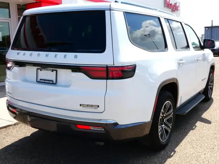 Jeep Wagoneer 2022 photo 4