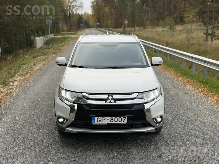 Mitsubishi Outlander 2017 photo 2