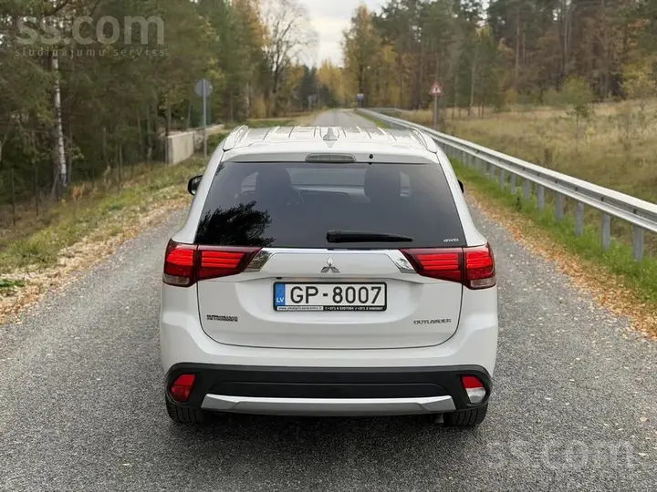 Mitsubishi Outlander 2017 photo 4