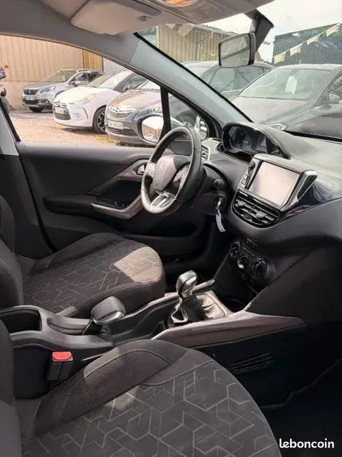 Peugeot 2008 2016 photo 3