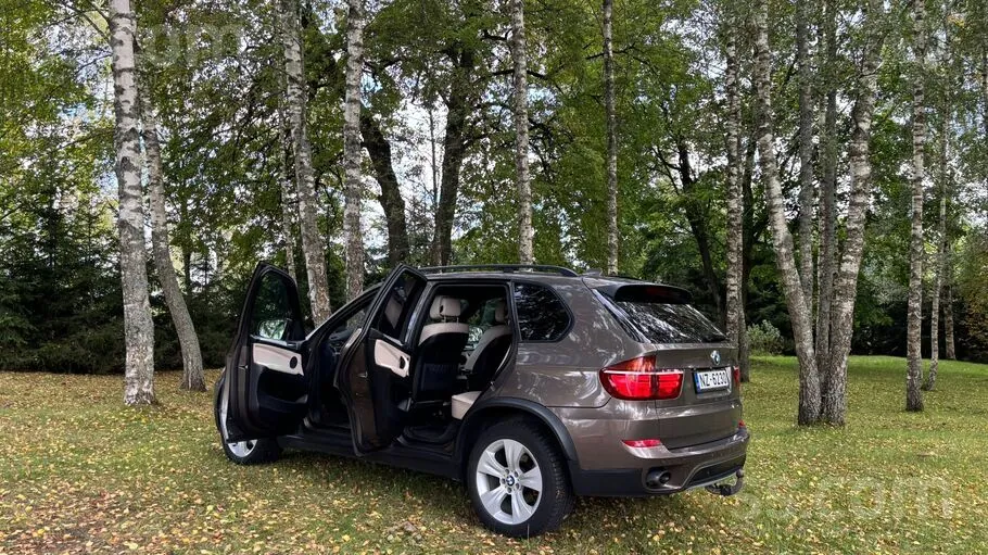BMW X5 2011 photo 2