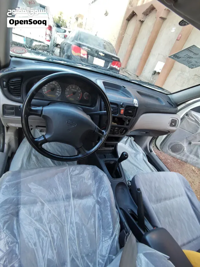 Nissan Sunny 2004 photo 2