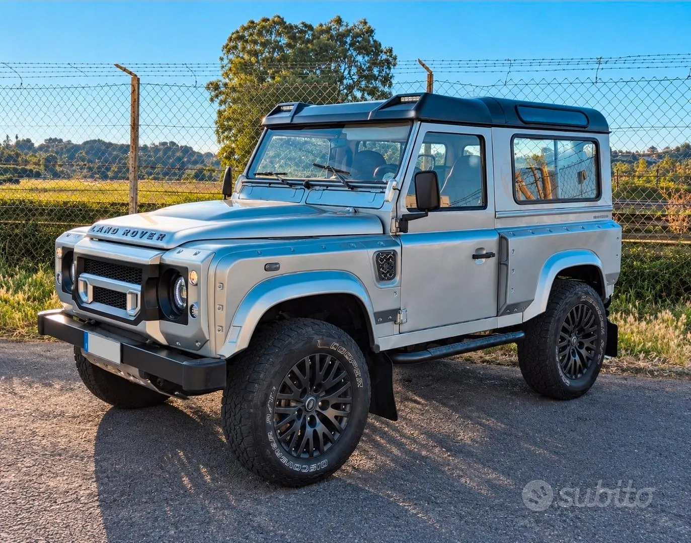 Land Rover Defender 90 1997 photo 2