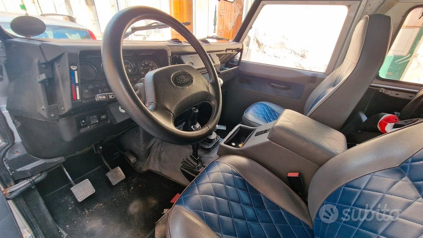 Land Rover Defender 90 1997 photo 4