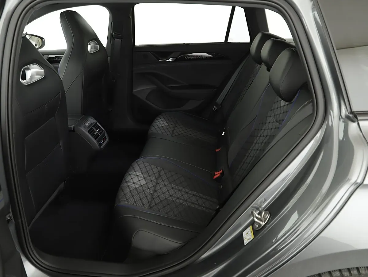 Volkswagen Passat 2026 photo 2
