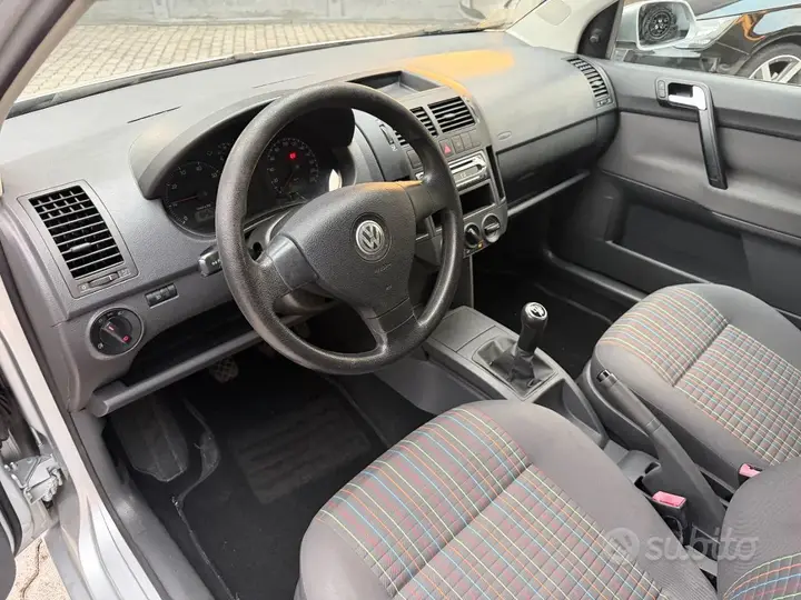 Volkswagen Polo 2007 photo 2