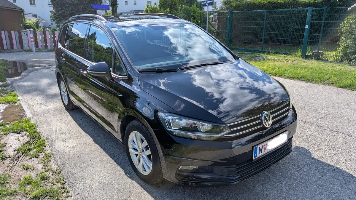 Volkswagen Touran 2017 photo 2