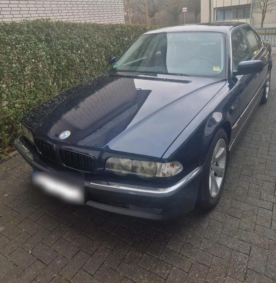 BMW E38 728I