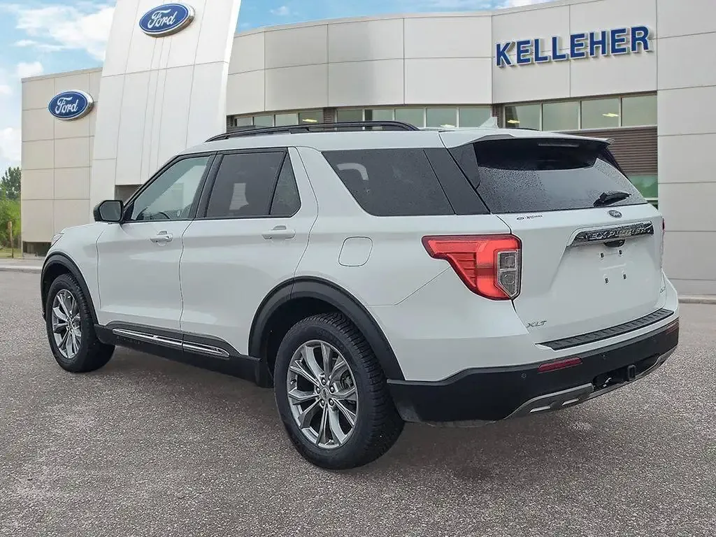 Ford Explorer 2023 photo 3