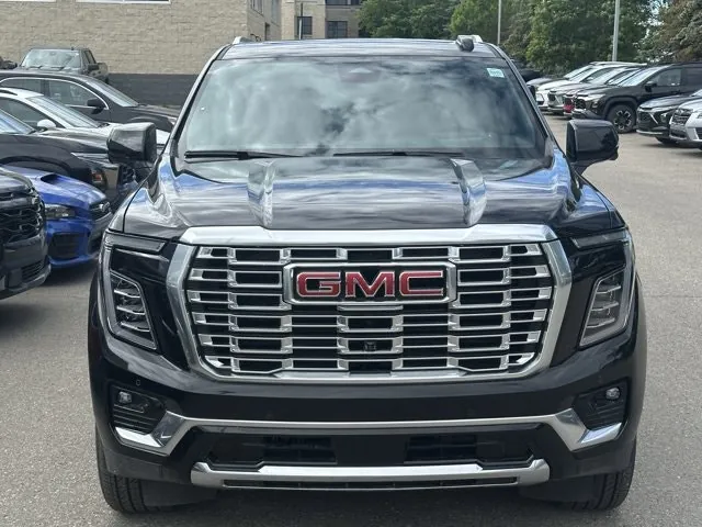 GMC Yukon Xl 2026 photo 2