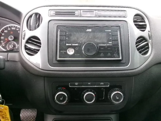Volkswagen Tiguan 2012 photo 3