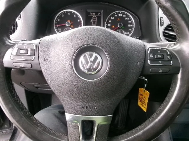 Volkswagen Tiguan 2012 photo 2