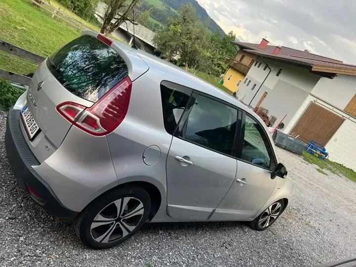 Renault Scenic 2011 photo 2