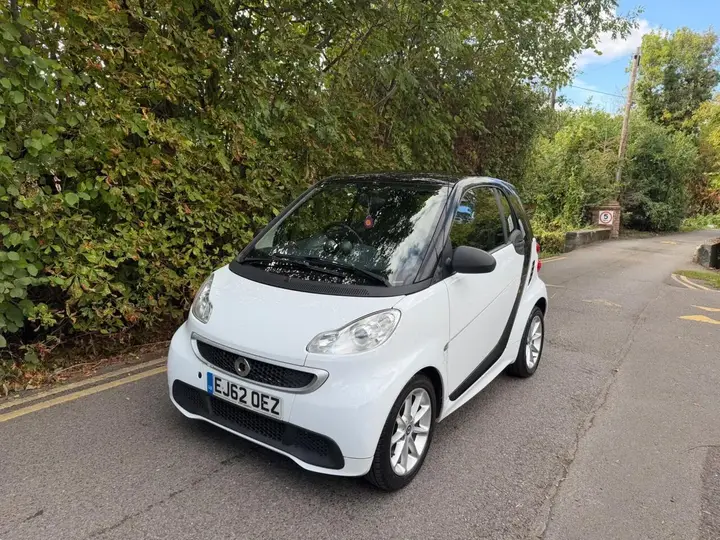 Smart Fortwo 2012 photo 2