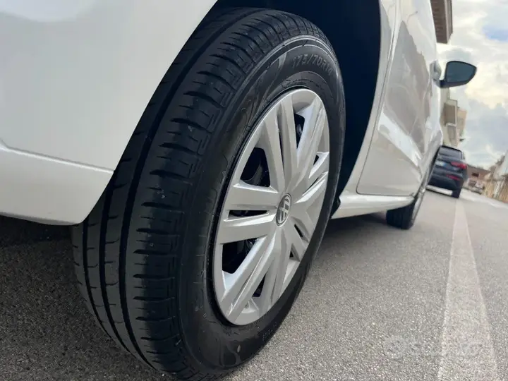 Volkswagen Polo 2015 photo 4