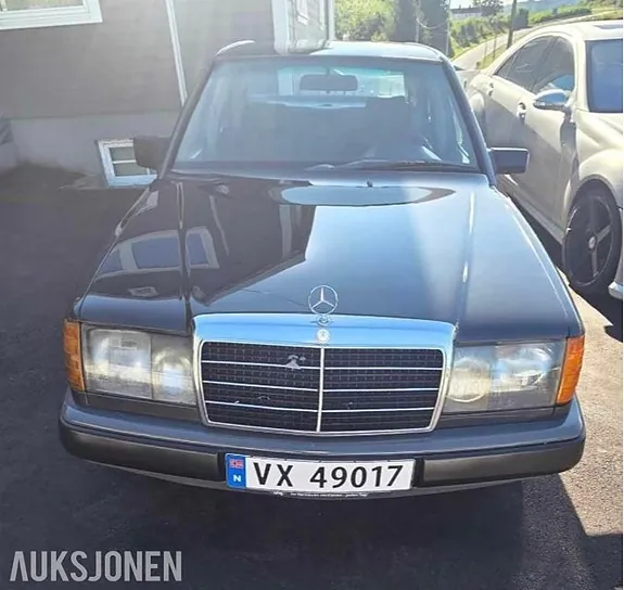 Mercedes-Benz E-Class 1989 photo 3