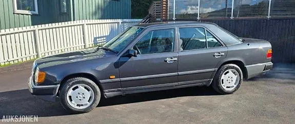 Mercedes-Benz E-Class 1989 photo 2