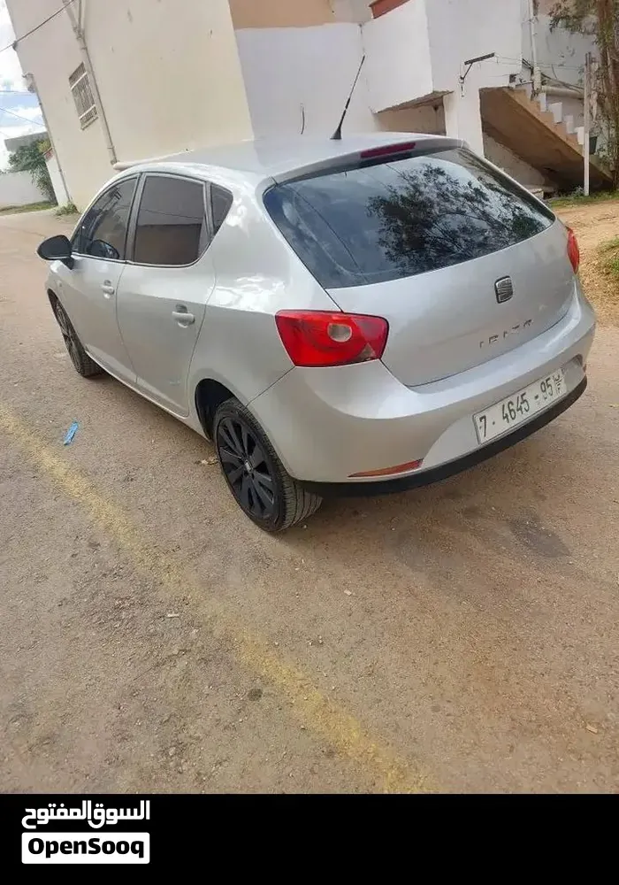 Seat Ibiza 2011 photo 2