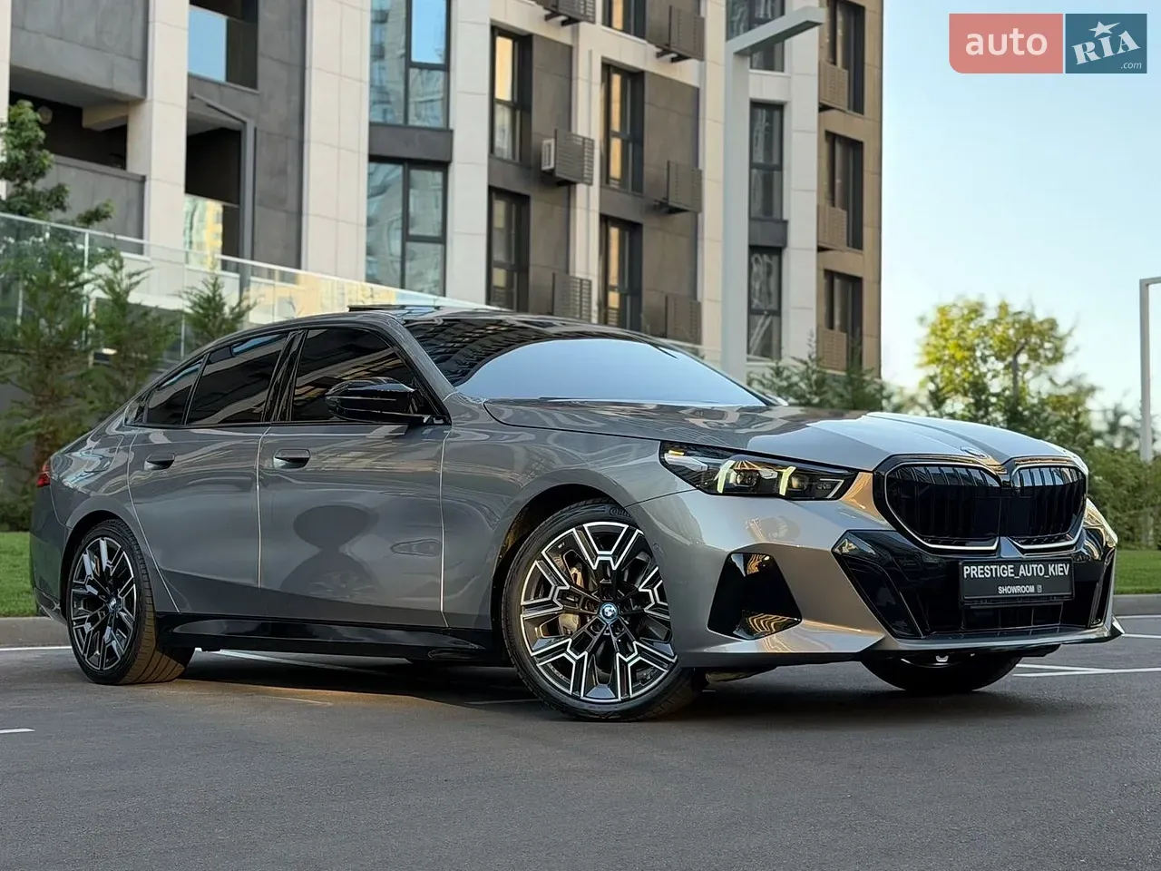 BMW 5 Series 2023 photo 3