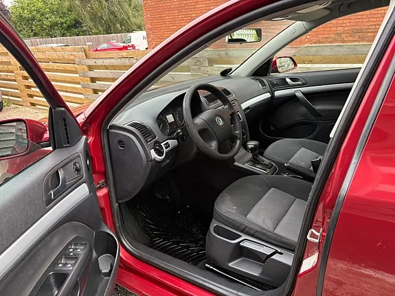 Skoda Octavia 2008 photo 4
