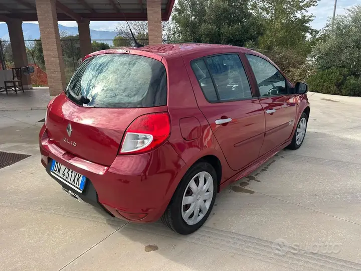 Renault Clio 2009 photo 3