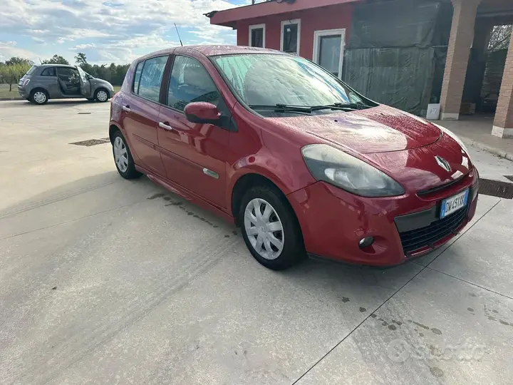 Renault Clio 2009 photo 2