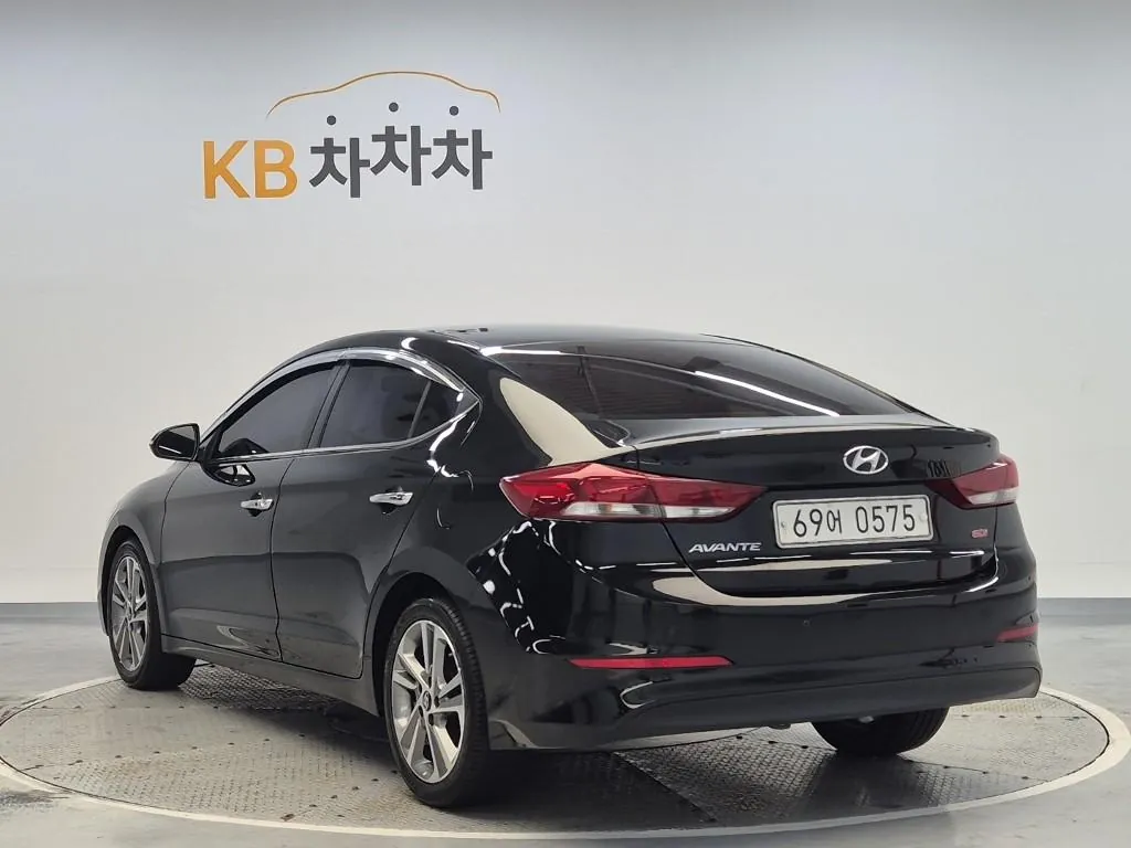 Hyundai Avante 2017 photo 2
