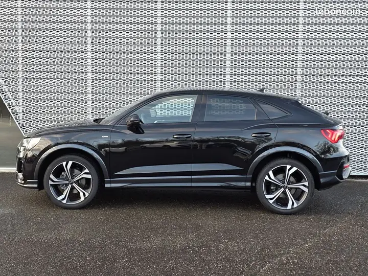 Audi Q3 2023 photo 2