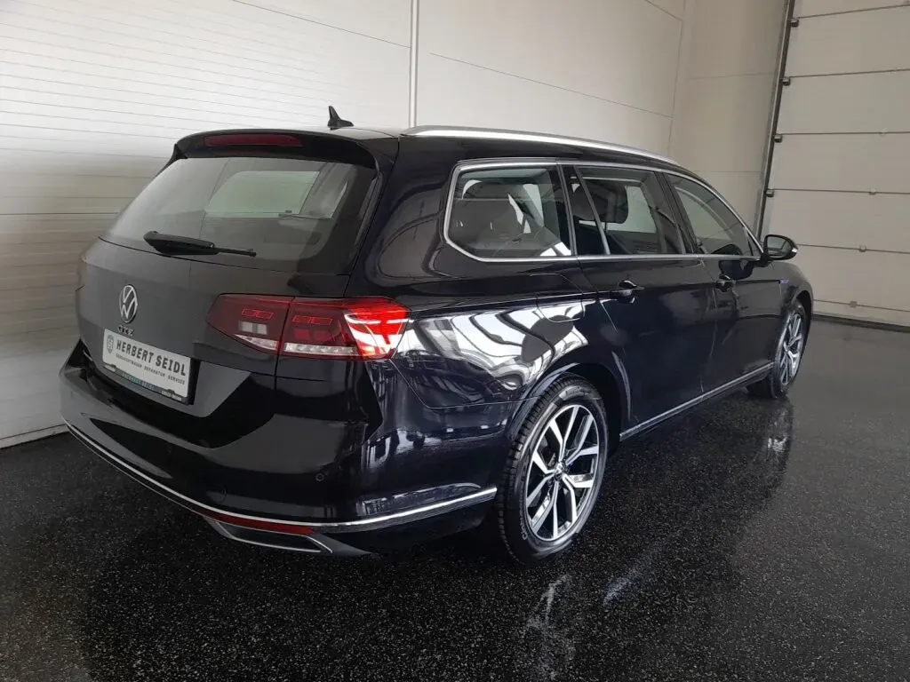 Volkswagen Passat 2021 photo 2