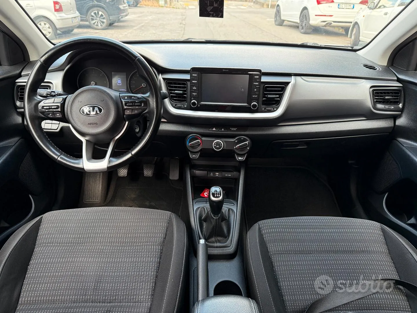 Kia Stonic 2017 photo 5