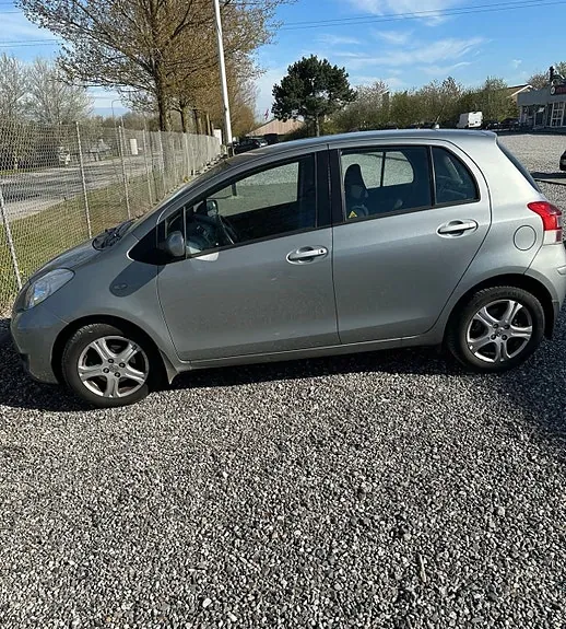 Toyota Yaris 2011 photo 3