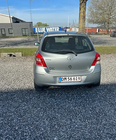 Toyota Yaris 2011 photo 4