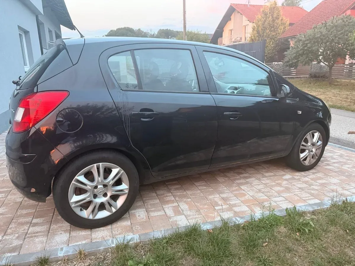 Opel Corsa 2011 photo 3