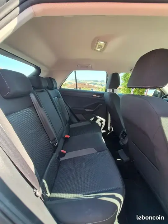 Volkswagen T-Roc 2021 photo 2