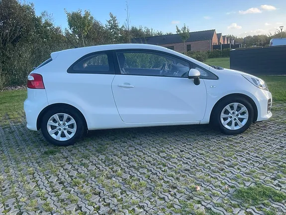 Kia Rio 2015 photo 3