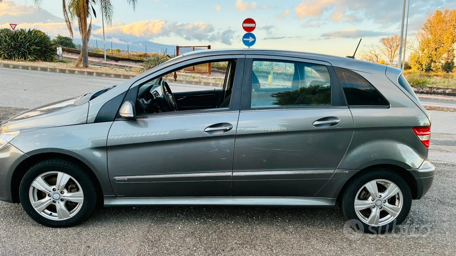 Mercedes-Benz B200 2010 photo 3