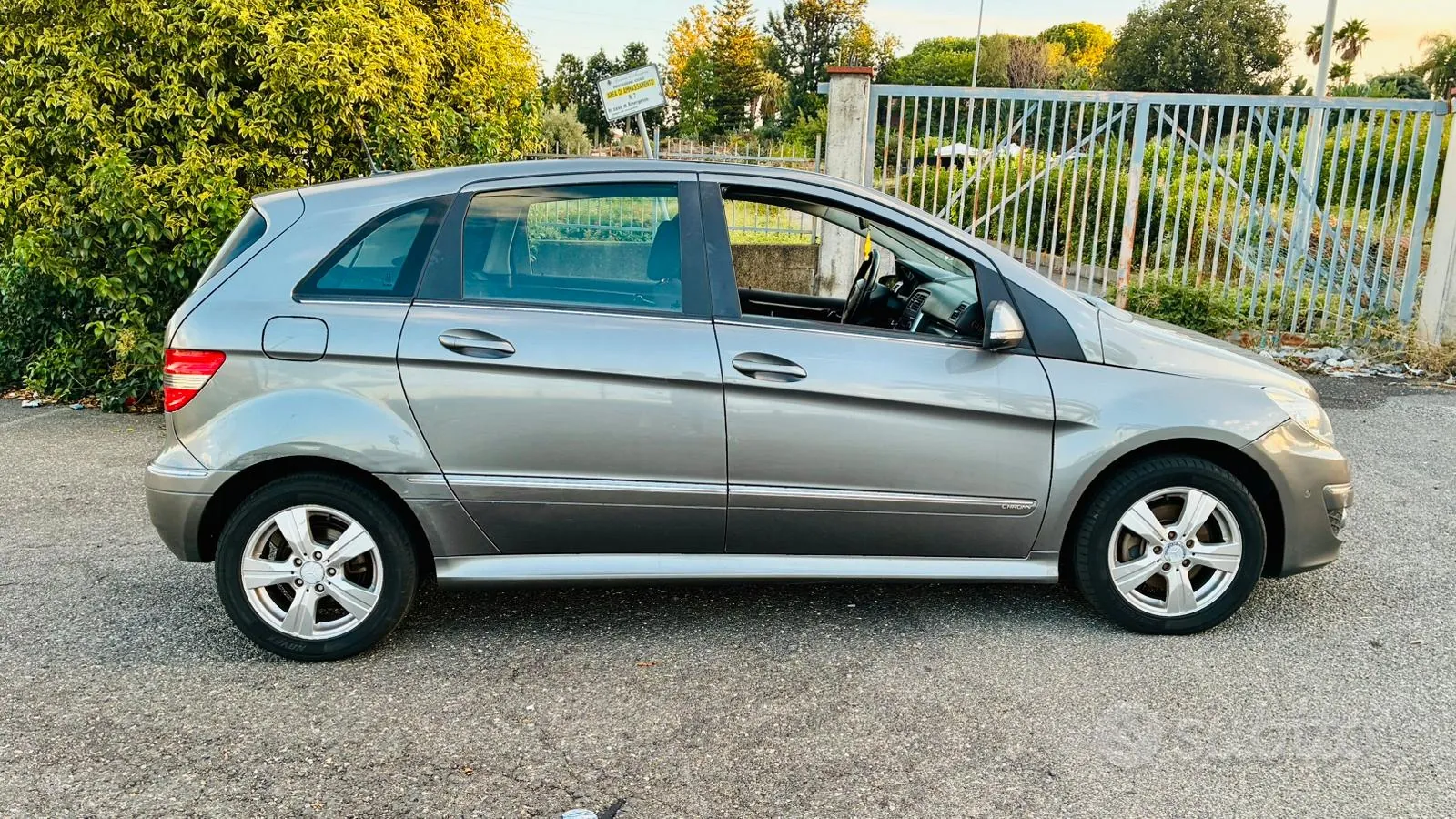 Mercedes-Benz B200 2010 photo 4